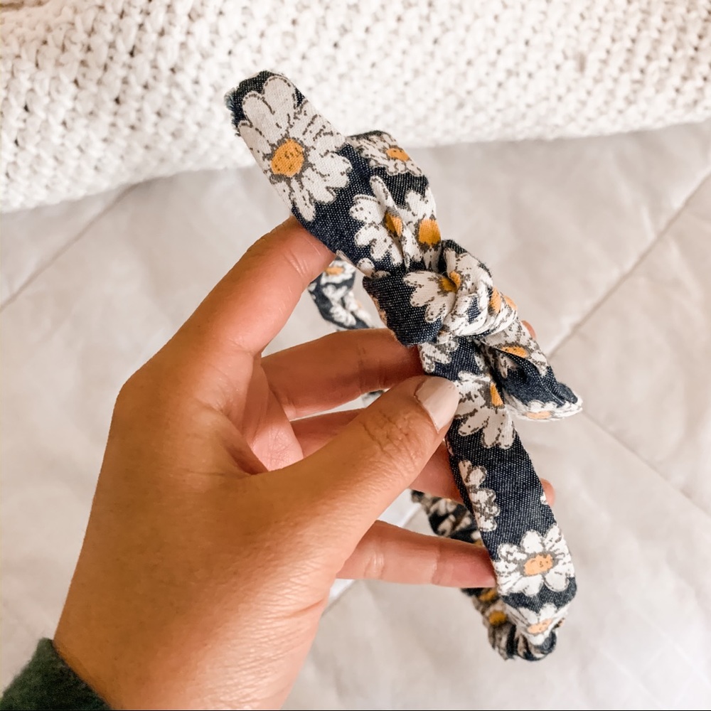 Daisy Tied Headband